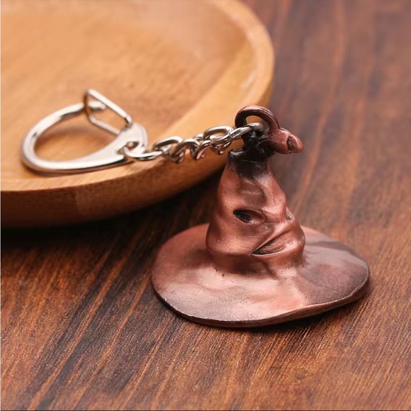 Harry Potter Sorting Hat Keychain - Picture 2 of 8